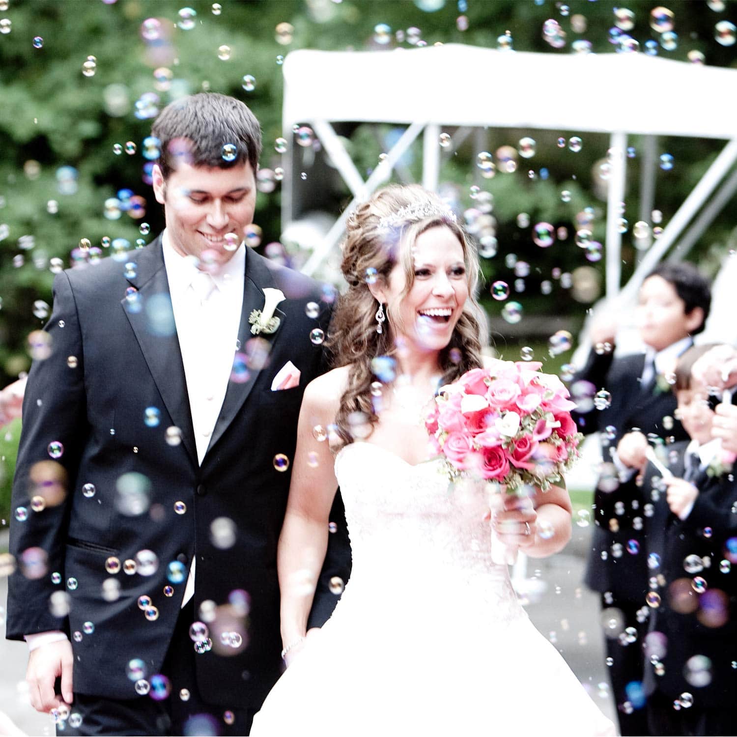 Tubes à bulles pour mariage, sortie de mairie festive